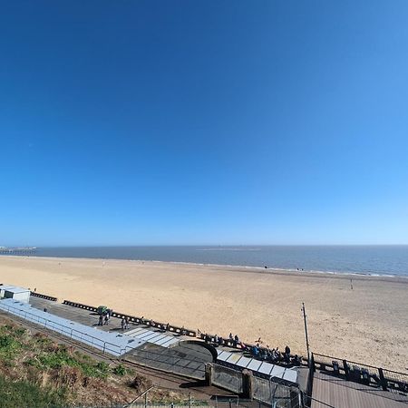 Luxury Penthouse Apartment Lowestoft Exterior photo