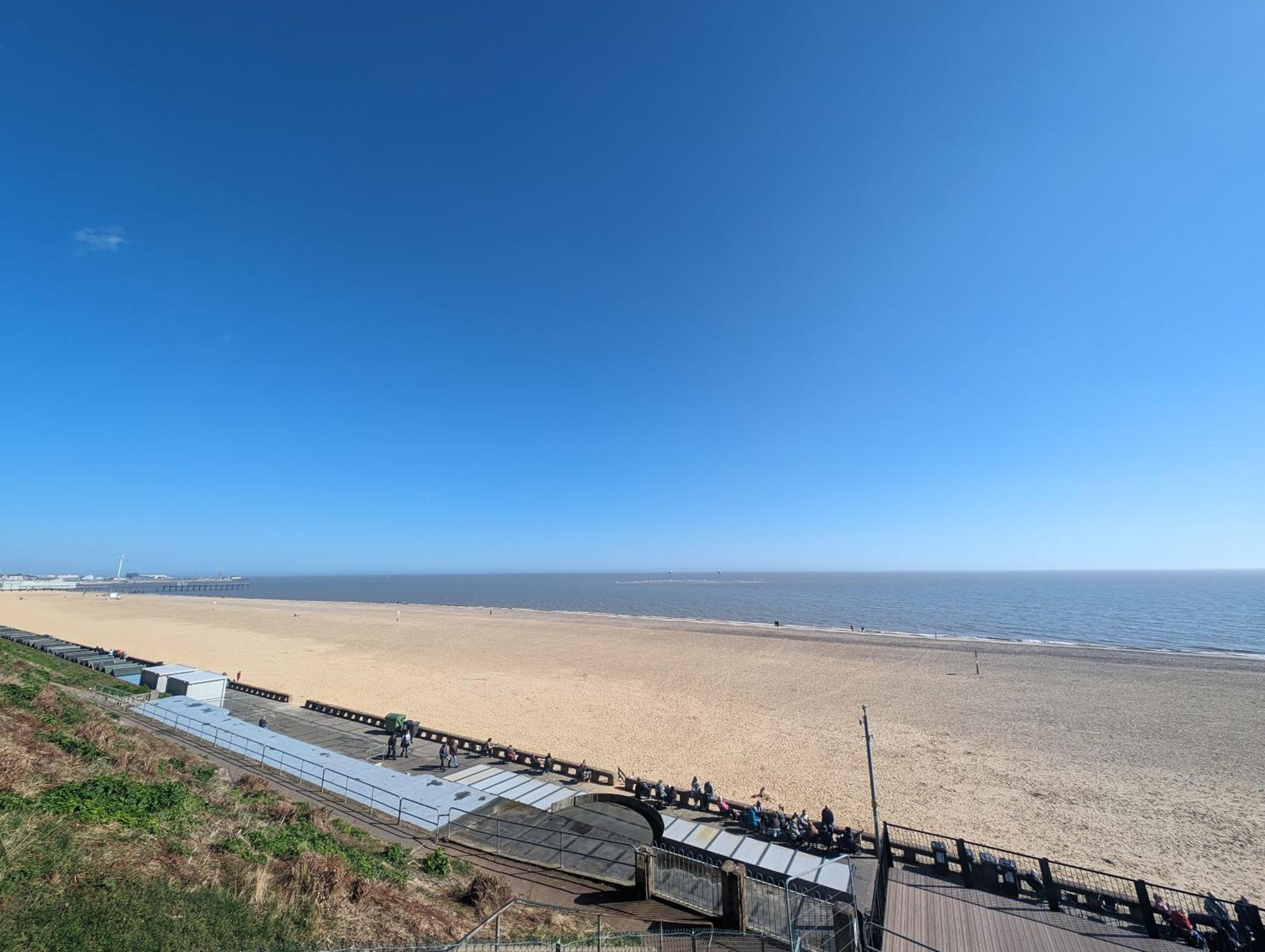 Luxury Penthouse Apartment Lowestoft Exterior photo